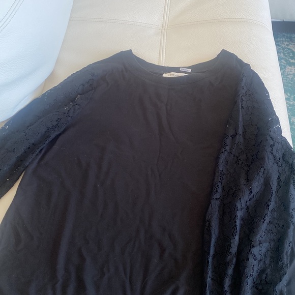 Sweatshirt with lace sleeves - Picture 2 of 2